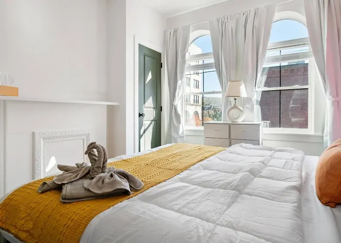 Modern 1br Brick Kingbed +close To Dt Apartment
